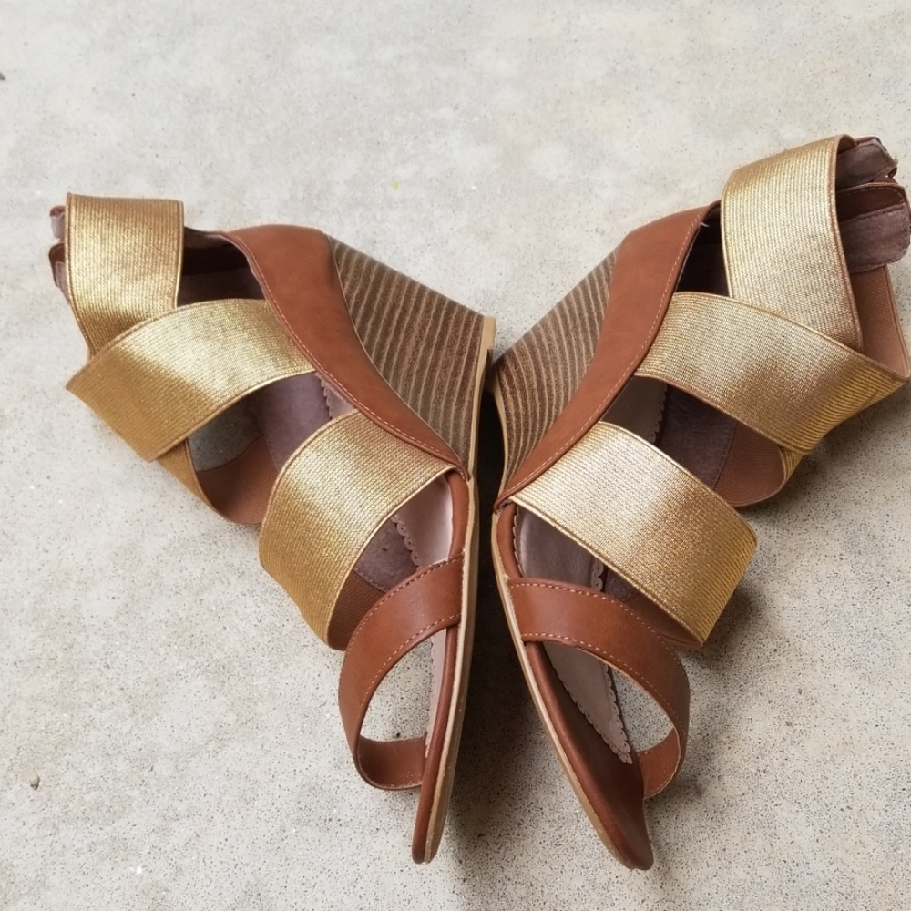 Madison Gold Wedge - Picture 5 of 8